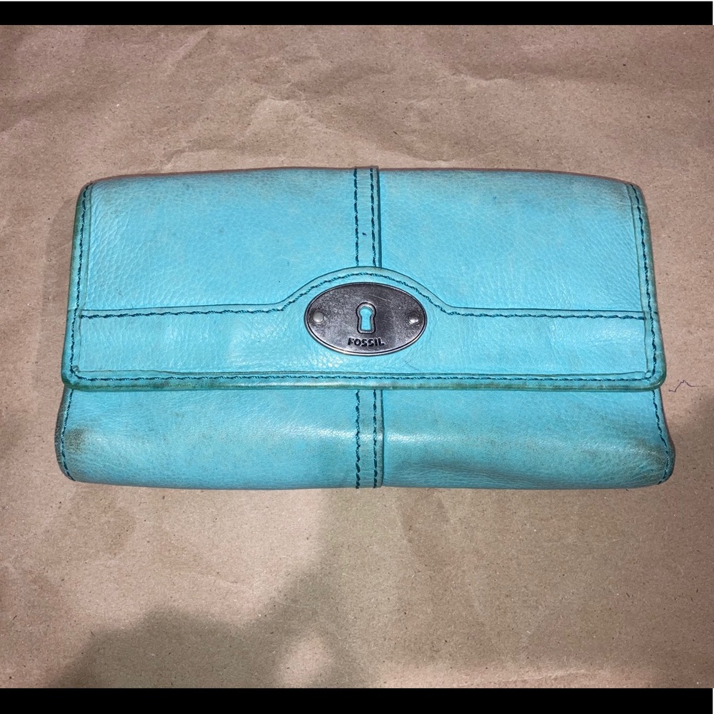 Clearance 🛍 Light blue fossil wallet.